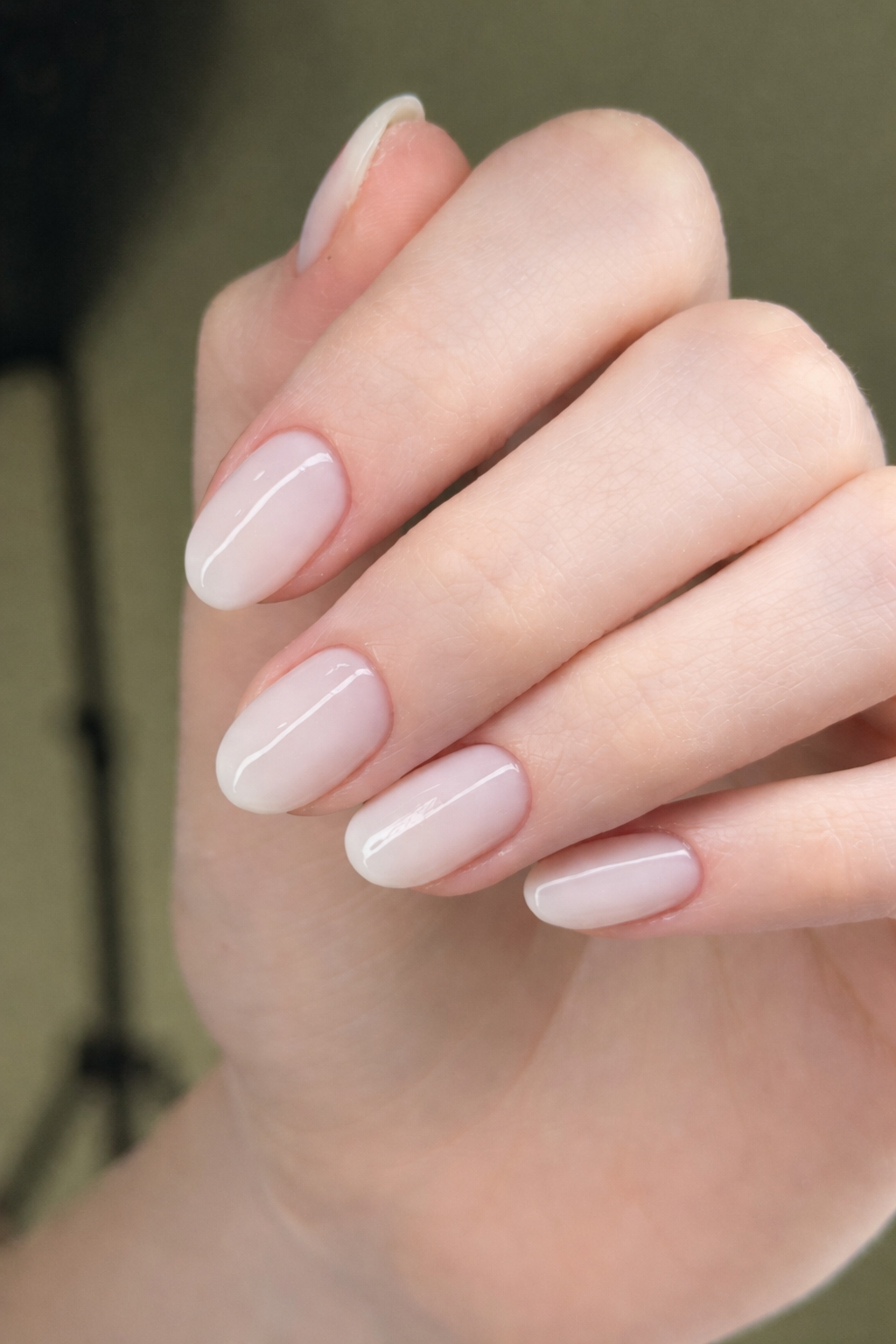 Manicure Russa + Blindagem + Esmaltação em Gel